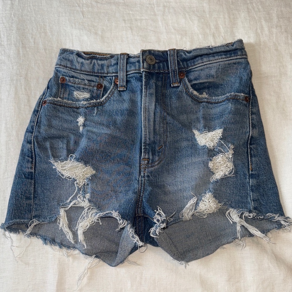 Abercrombie “the mom short high rise” denim shorts size 23
